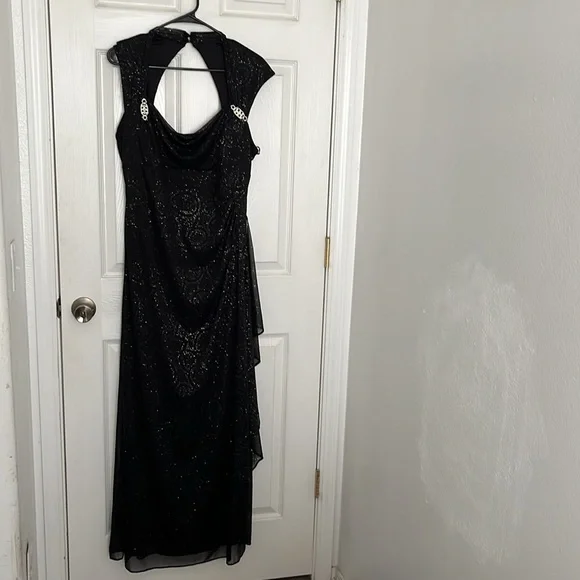 GUC. Beautiful black sparkly formal dress. - Picture 2 of 3